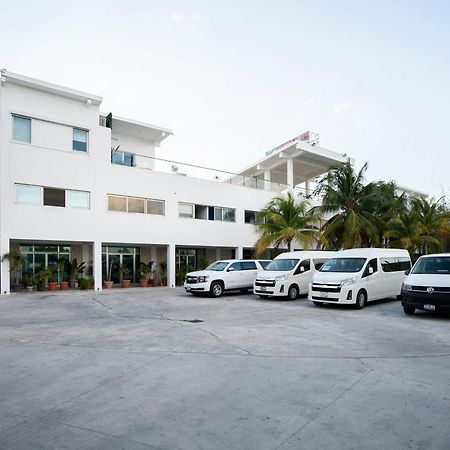 Capital O Cancun International Airport 24 7 エクステリア 写真
