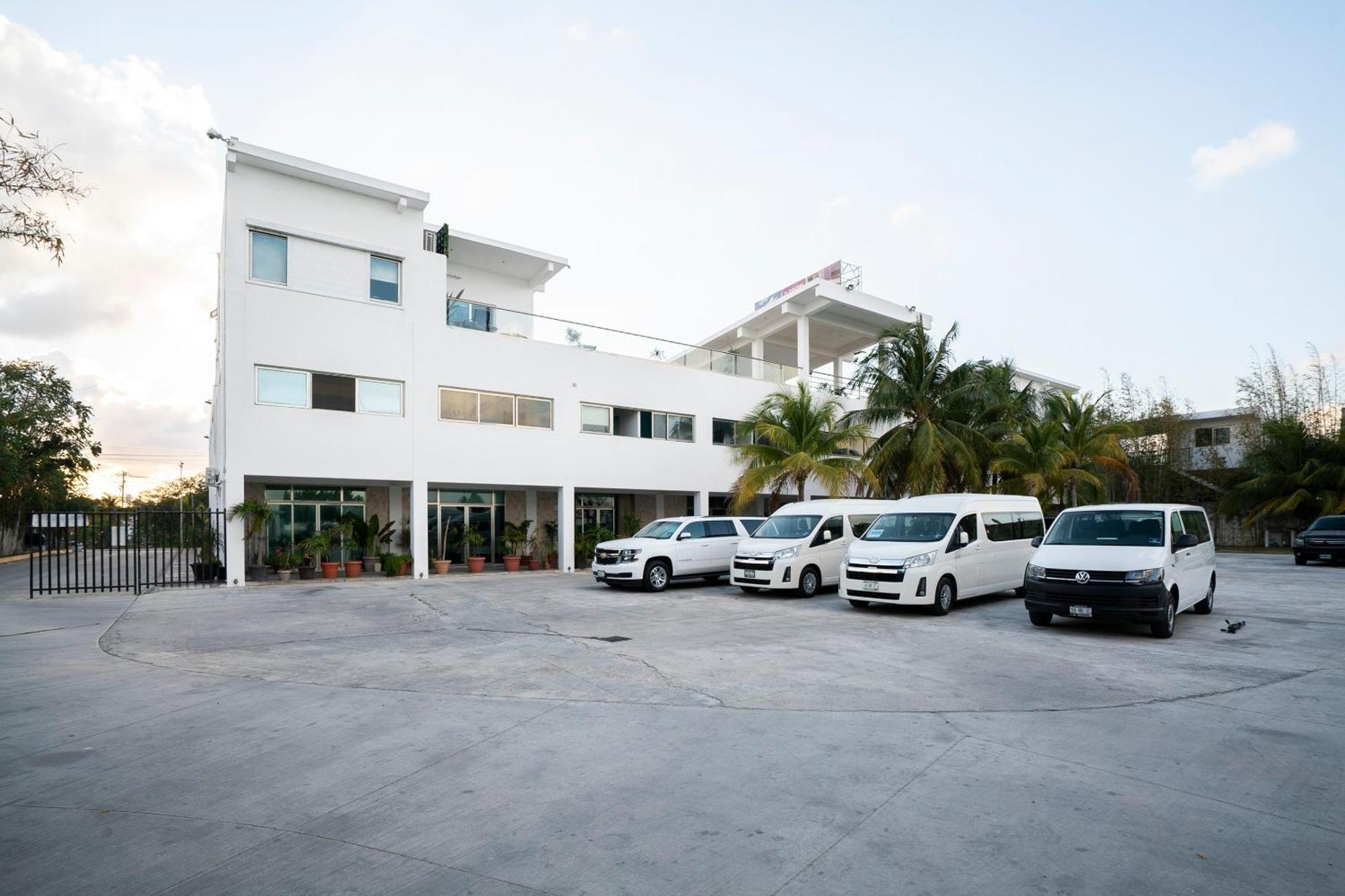 Capital O Cancun International Airport 24 7 エクステリア 写真