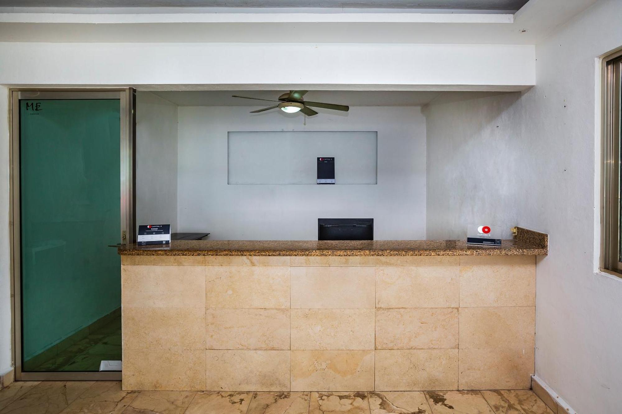 Capital O Cancun International Airport 24 7 エクステリア 写真