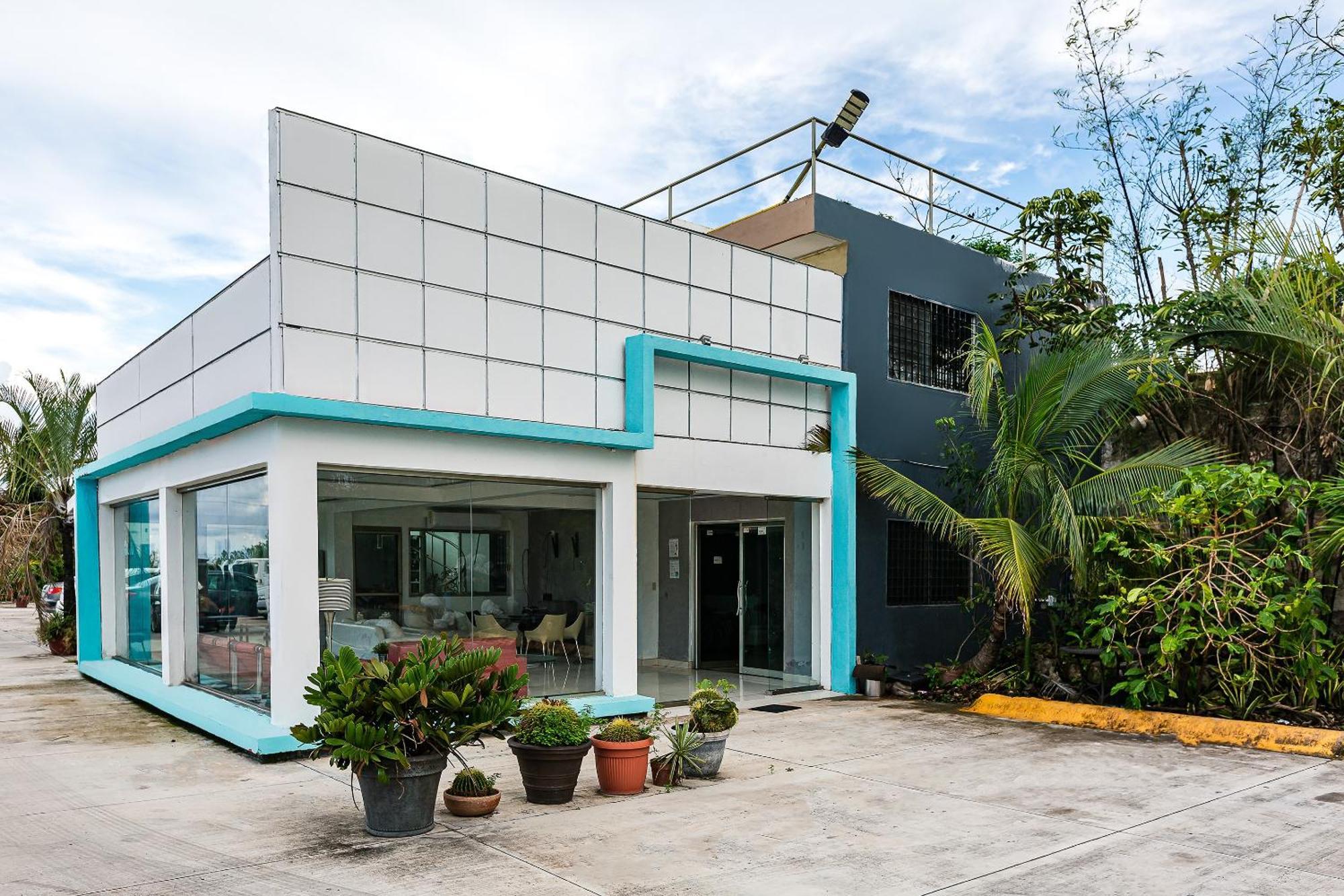 Capital O Cancun International Airport 24 7 エクステリア 写真